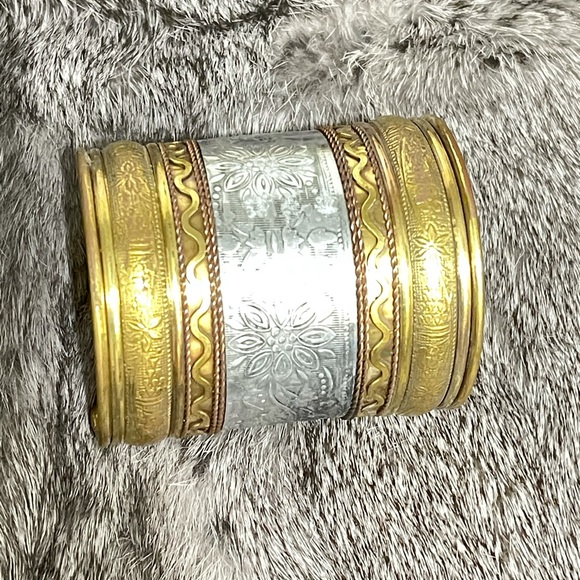 Vintage style bundle of cuff bangles - Picture 9 of 14